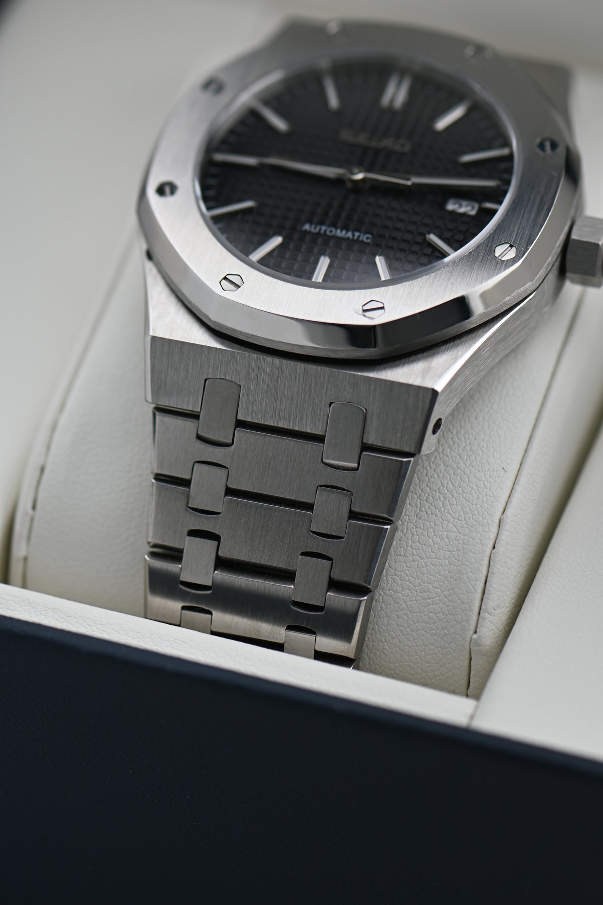 Oak Mod - Stainless Steel Black Dial