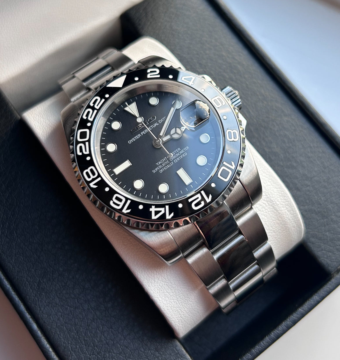 MODカスタム GMT 自動巻　ブラック44㎜ Custom Seiko Mod Modern GMT 'Black' Watch – Kool Mods